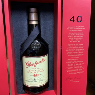 https://www.greedyspirits.nl/wp-content/uploads/2021/05/glenfarclas-40y-kist-400x400.jpg